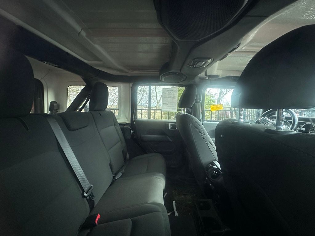 2021 Jeep Wrangler Unlimited Sahara - APPLE CARPLAY / HARD TOP