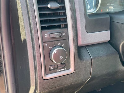 2019 RAM 1500 Classic Tradesman - IT'S GOT A HEMI!!! / 1-OWNER