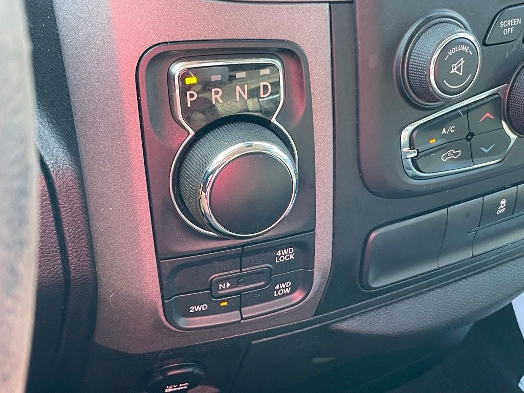 2019 RAM 1500 Classic Tradesman - IT'S GOT A HEMI!!! / 1-OWNER