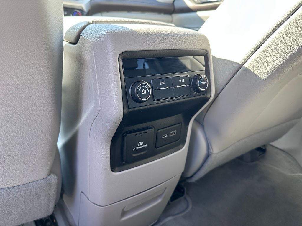 2020 GMC Acadia SLT - ONE OWNER / 7 PASSENGER