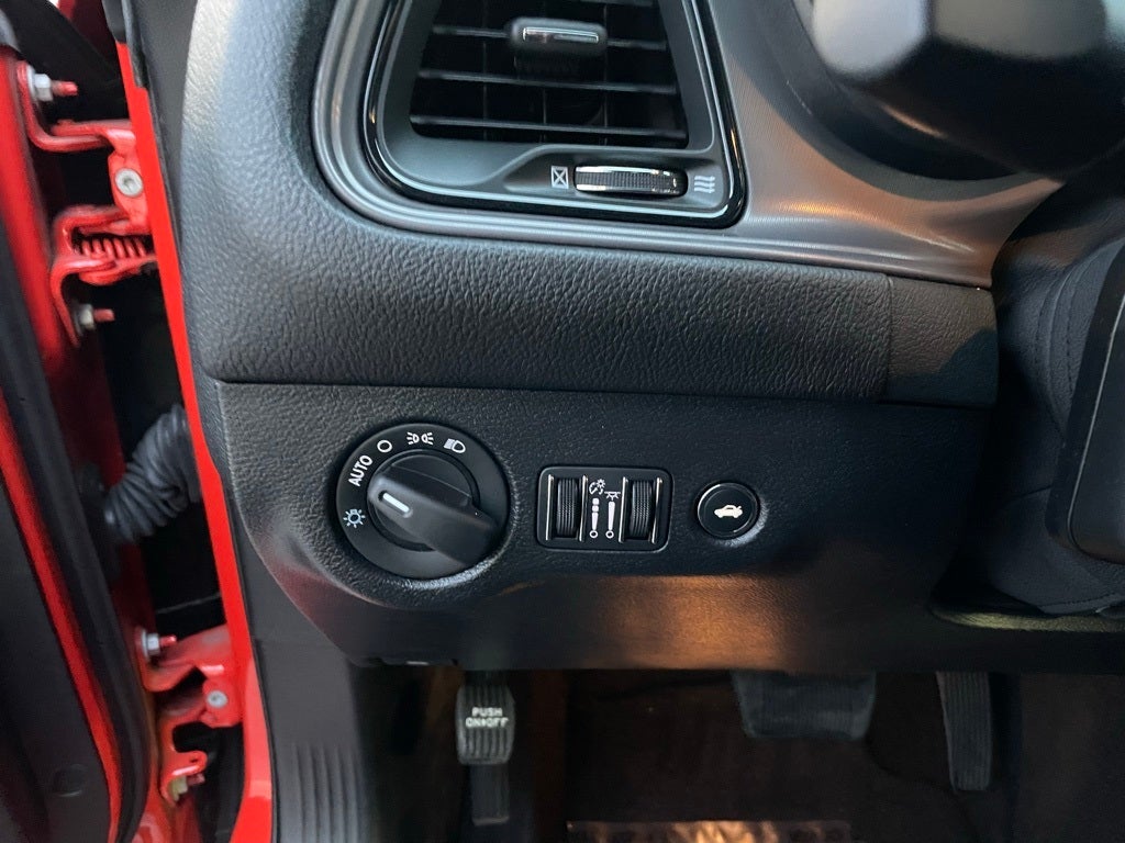 2023 Dodge Challenger SXT - HEATED SEATS / SUNROOF