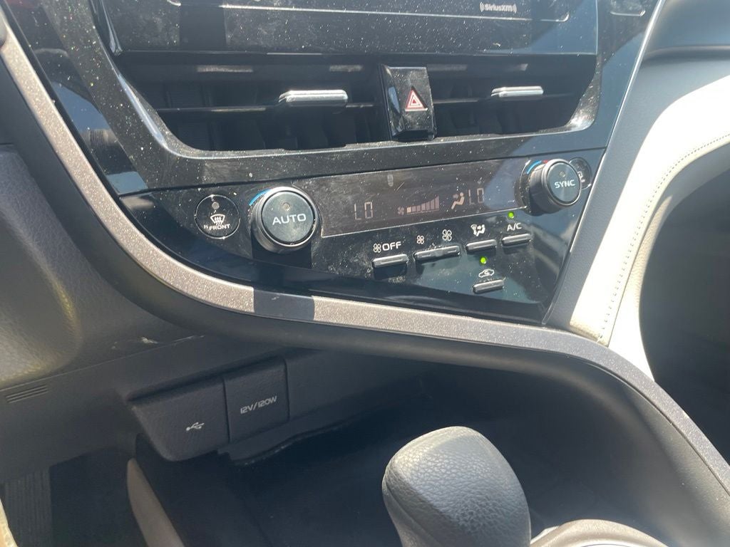 2022 Toyota Camry LE - APPLE CARPLAY / 8 WAY POWER DRIVER SEAT
