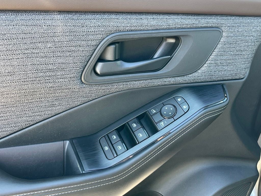 2021 Nissan Rogue S - 35 MPG / APPLE CARPLAY