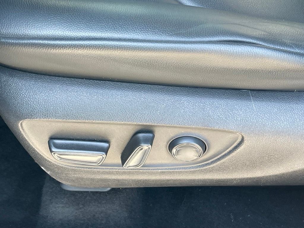 2022 Toyota Highlander XLE - POWER MOONROOF / APPLE CARPLY