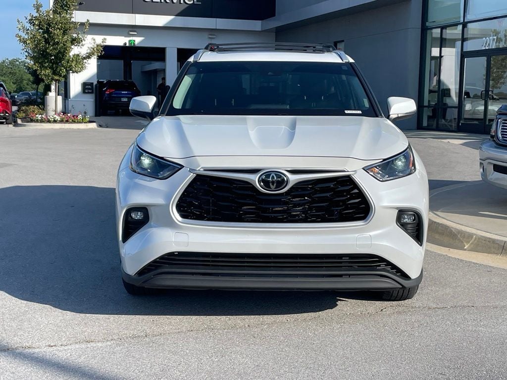 2022 Toyota Highlander XLE - POWER MOONROOF / APPLE CARPLY