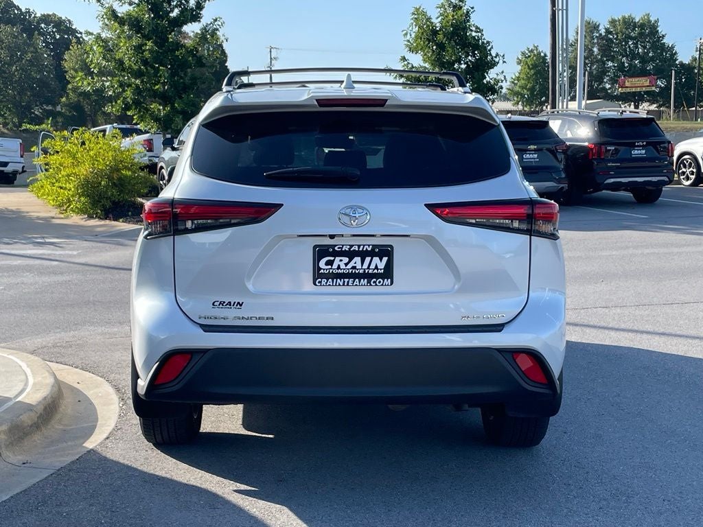 2022 Toyota Highlander XLE - POWER MOONROOF / APPLE CARPLY