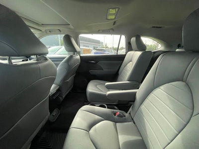 2022 Toyota Highlander XLE - POWER MOONROOF / APPLE CARPLAY