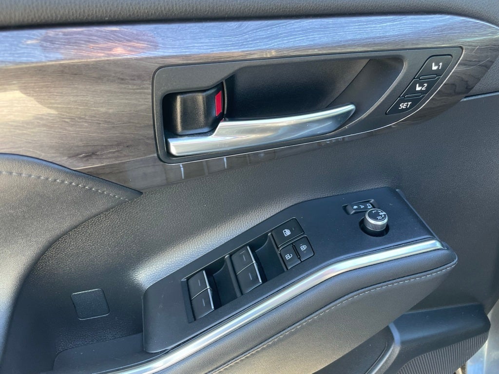 2023 Toyota Highlander Hybrid Limited - MOONROOF / VENTILATED SEATS