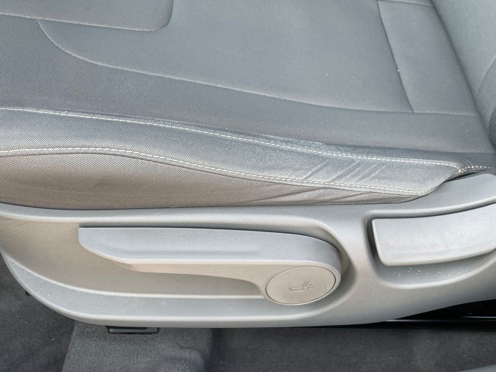 2025 Hyundai Elantra SEL Sport - 39 MPG / APPLE CARPLAY