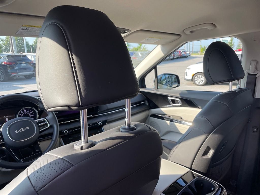 2024 Kia Carnival EX