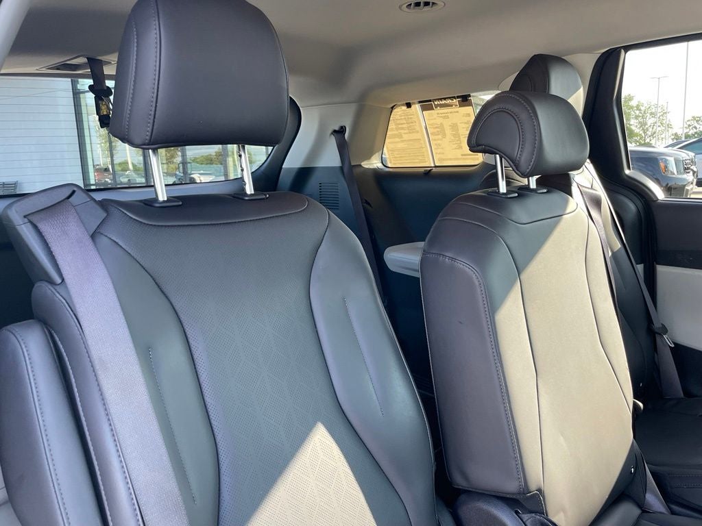 2024 Kia Carnival EX