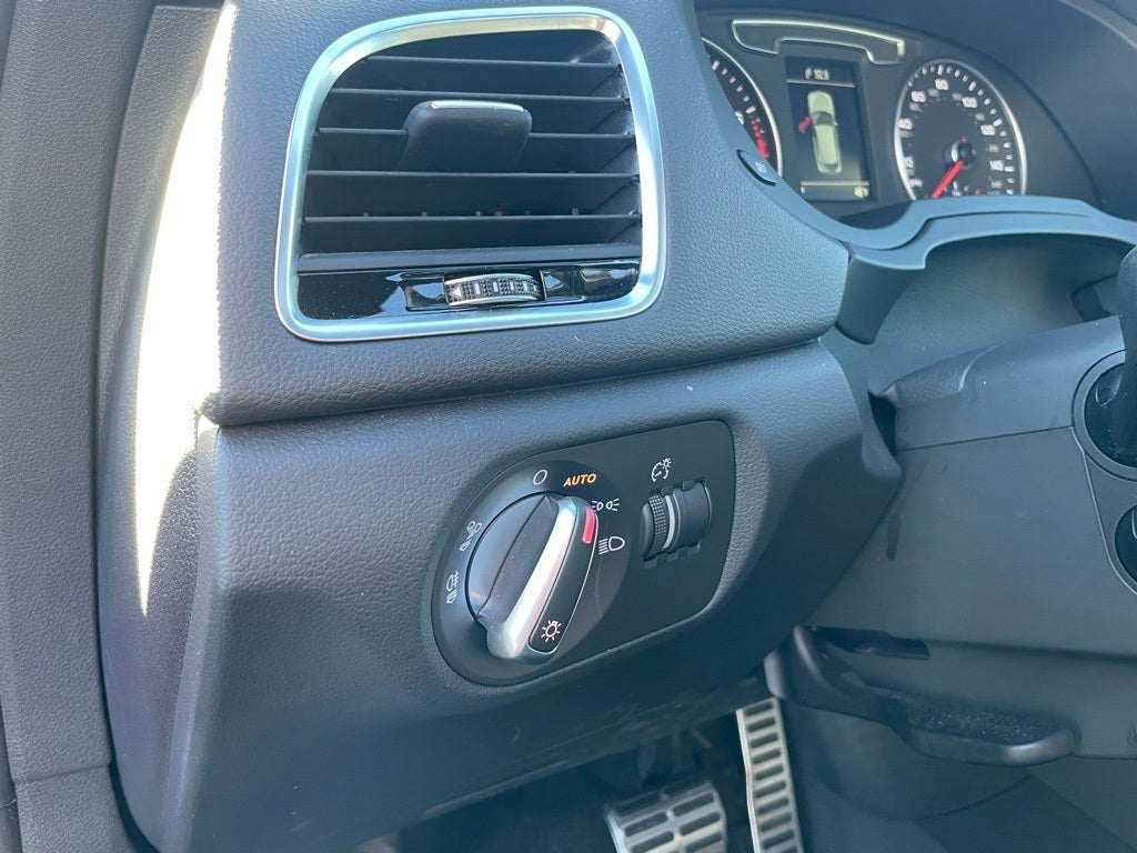 2018 Audi Q3 2.0T Premium Plus quattro - PANORAMIC SUNROOF / CD PLAYER