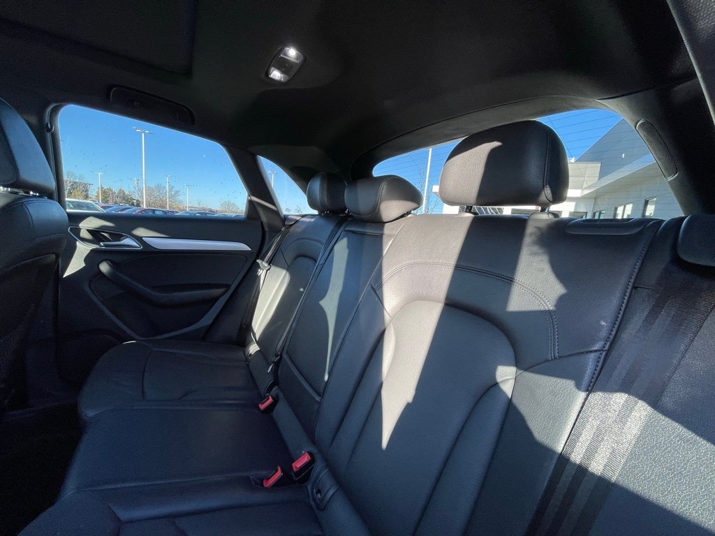 2018 Audi Q3 2.0T Premium Plus quattro - PANORAMIC SUNROOF / CD PLAYER