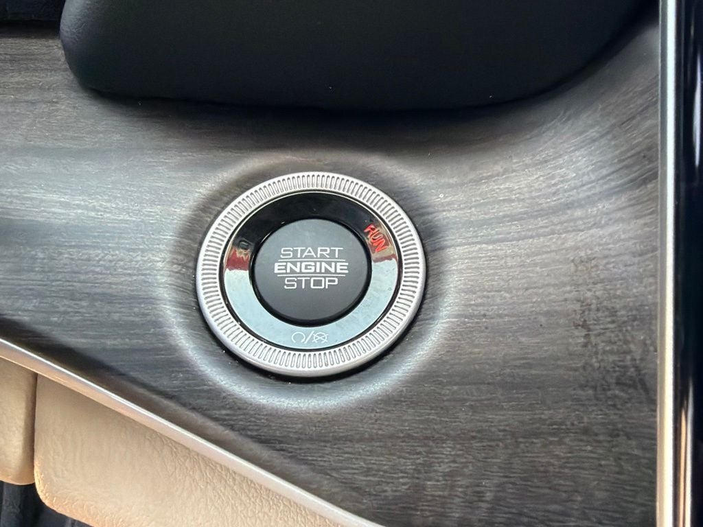 2023 Jeep Grand Cherokee L Limited CARFAX 1-OWNER