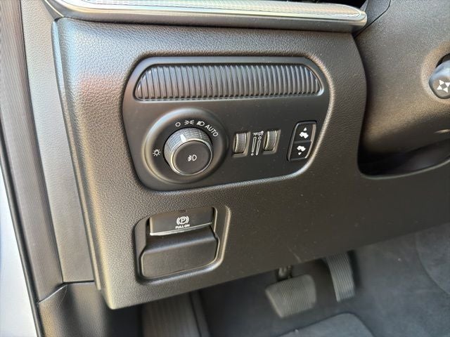 2023 Jeep Grand Wagoneer Base