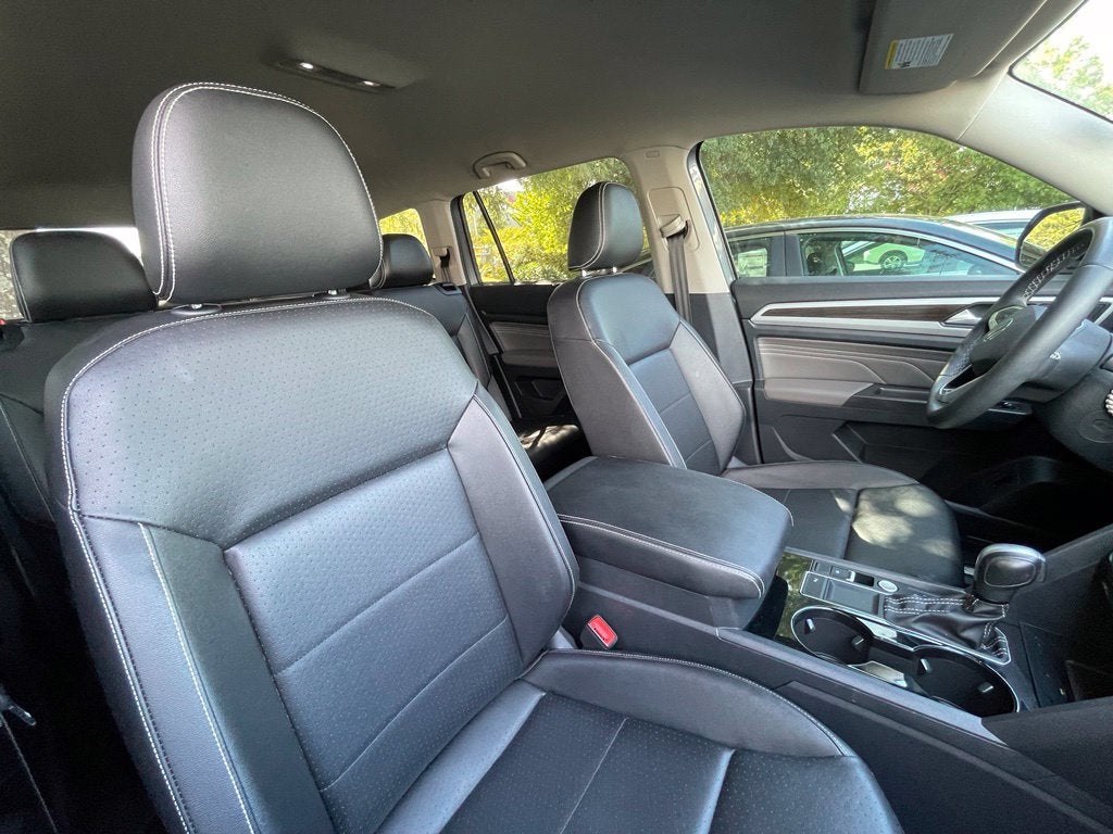 2023 Volkswagen Atlas 2.0T SE w/Technology Clean CarFax, One Owner, Third Row Seat