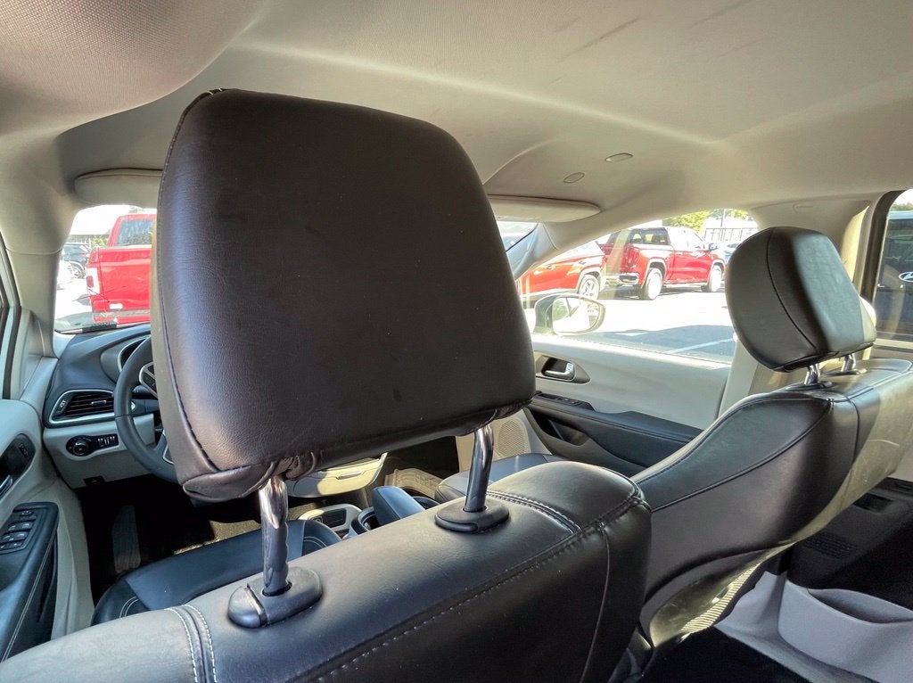 2023 Chrysler Pacifica Touring L Clean CarFax, One Owner, Third Row Seating