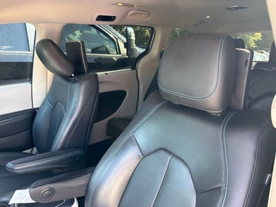 2021 Chrysler Pacifica Touring L CLEAN CARFAX 1-OWNER