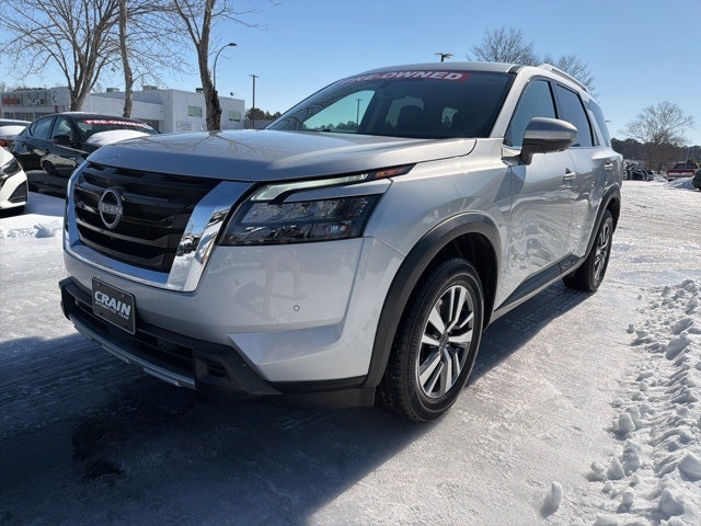 2025 Nissan Pathfinder SL
