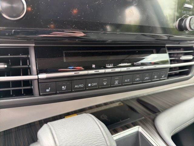 2023 Toyota Sienna Limited 7 Passenger