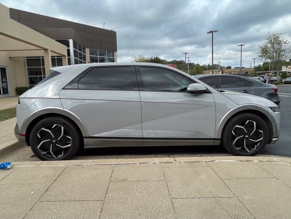2024 Hyundai IONIQ 5 Limited Long Range, Pano Roof, One Owner, Leather