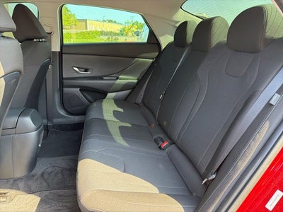 2025 Hyundai Elantra SE