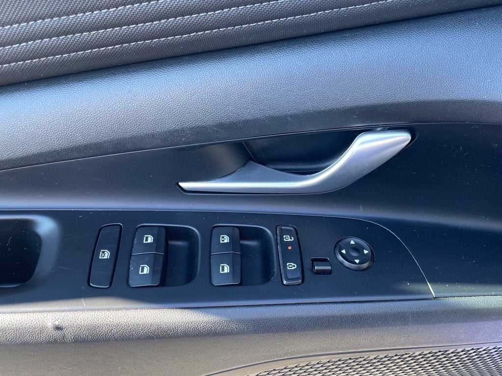 2025 Hyundai Elantra SEL Convenience Moonroof, One Owner