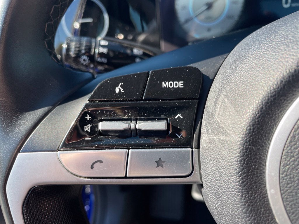 2025 Hyundai Elantra SEL Convenience Moonroof, One Owner