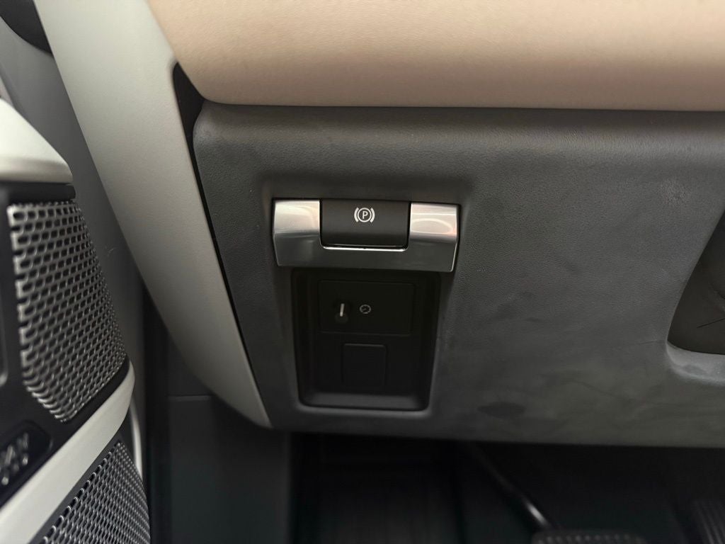 2023 Land Rover Defender 130 X-Dynamic SE CARFAX 1-OWNER