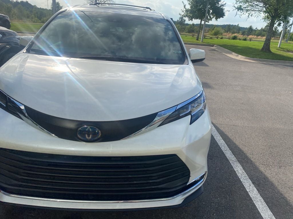 2021 Toyota Sienna XLE 8 Passenger