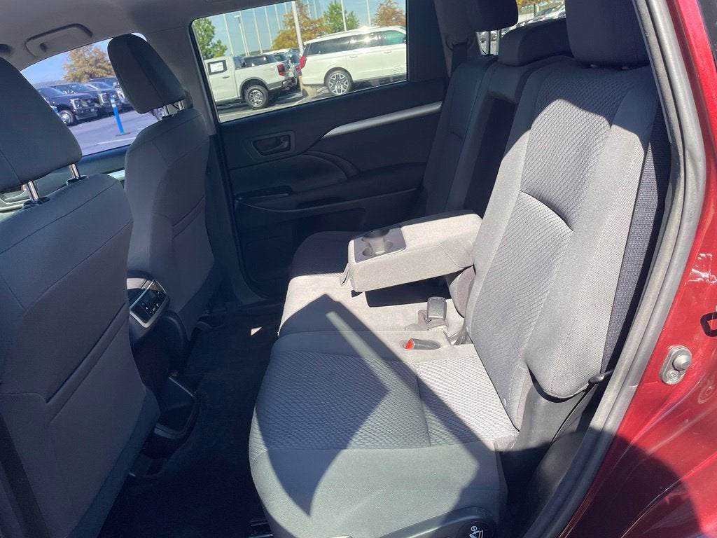 2016 Toyota Highlander LE V6