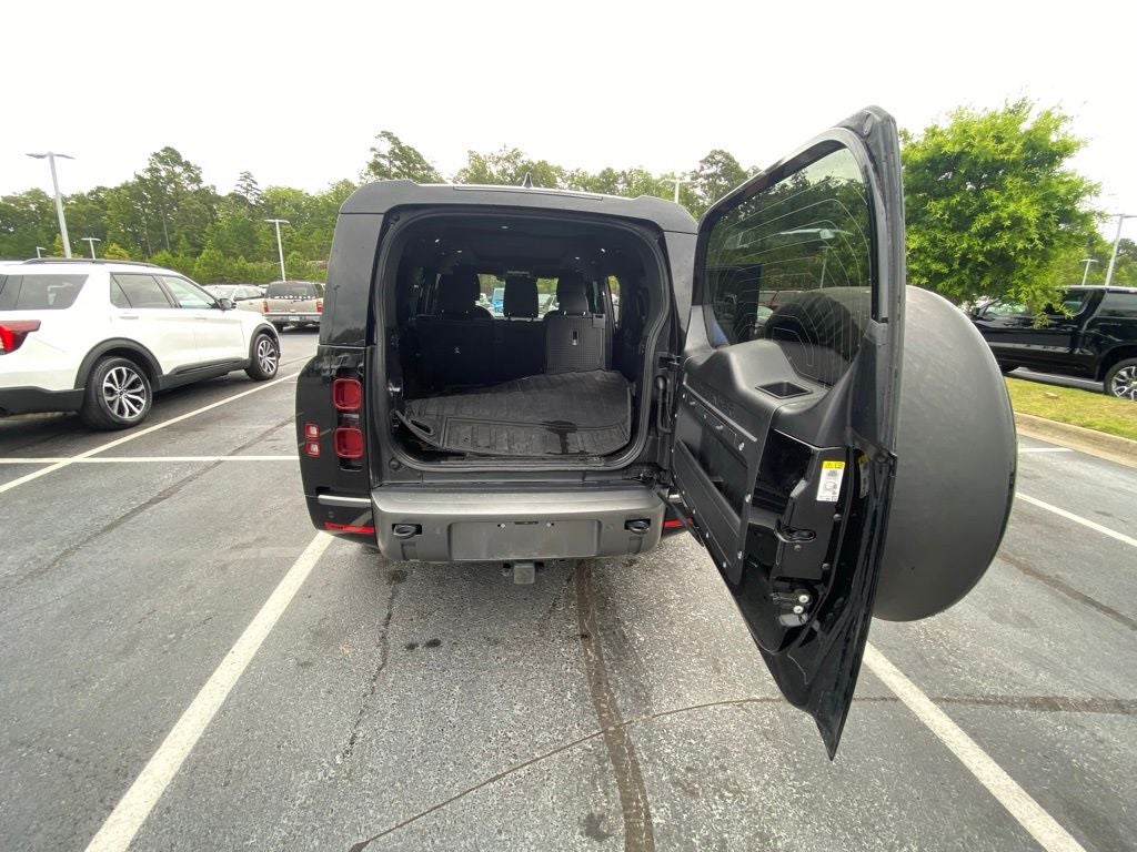 2025 Land Rover Defender 130 Outbound