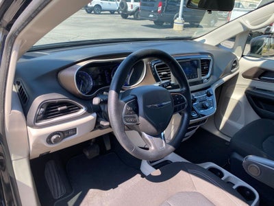 2020 Chrysler Voyager LX
