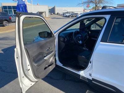 2020 Nissan Kicks SR