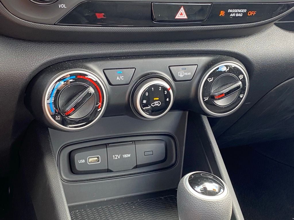 2022 Hyundai Venue SE
