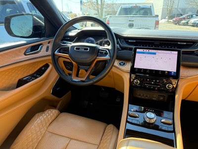 2022 Jeep Grand Cherokee Summit TECH GROUP 5