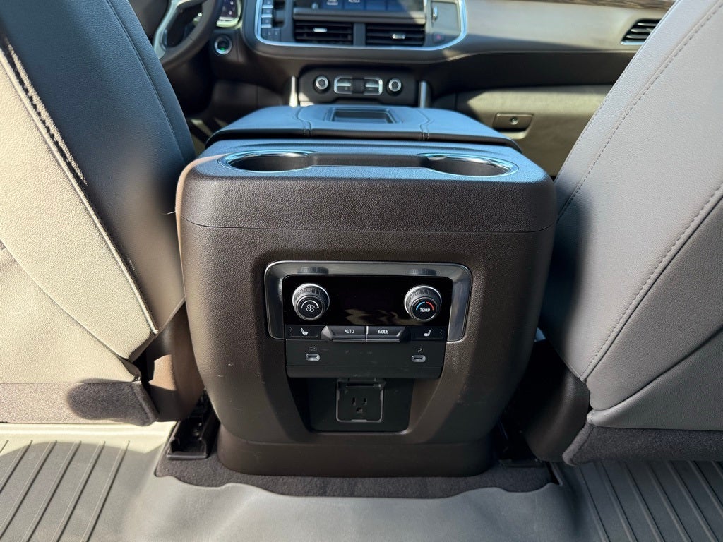 2023 Chevrolet Suburban Z71 2ND ROW BUCKET