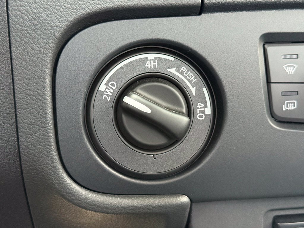 2026 Nissan Frontier SV - 4WD / CLEAN CARFAX / ONE OWNER