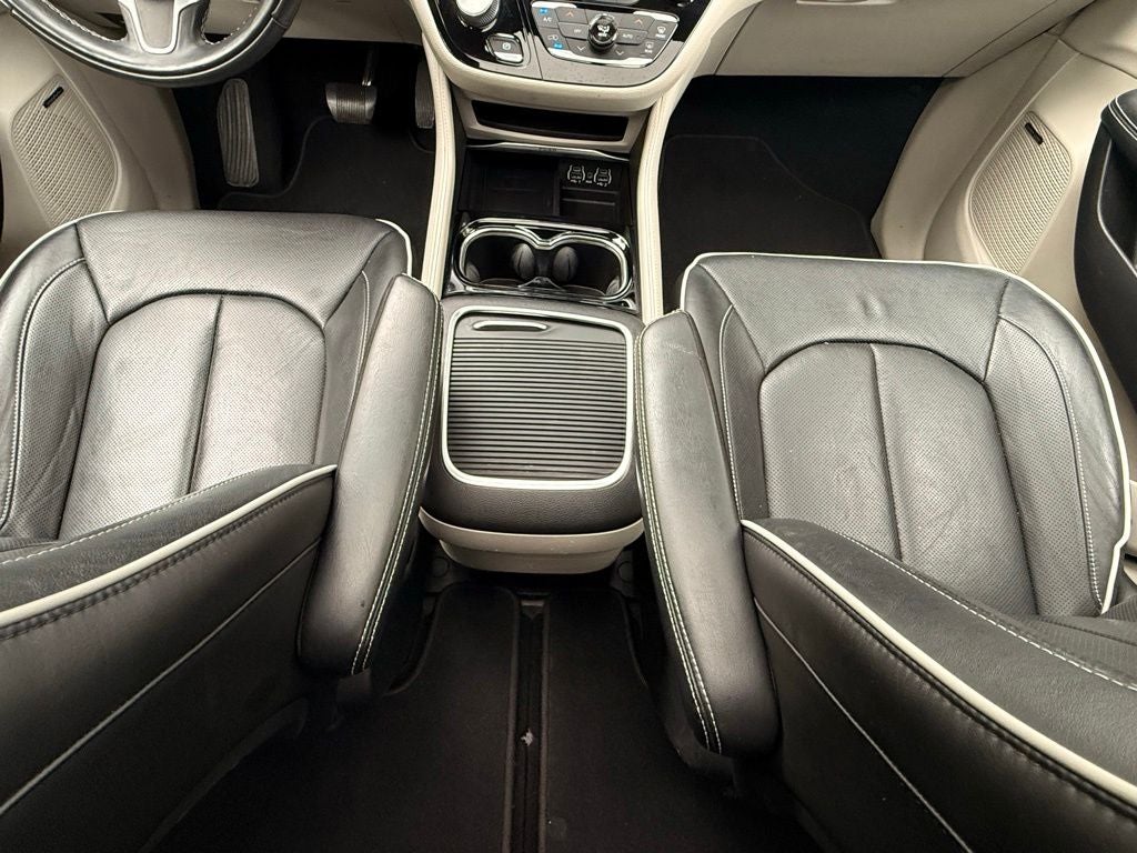 2022 Chrysler Pacifica Limited SOCCER MOM EDITION