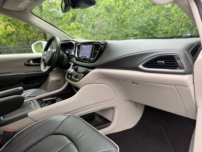 2022 Chrysler Pacifica Limited SOCCER MOM EDITION