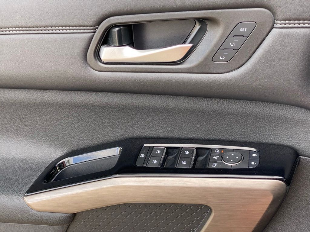 2024 Nissan Pathfinder Platinum