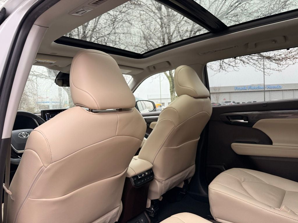 2022 Toyota Highlander Platinum