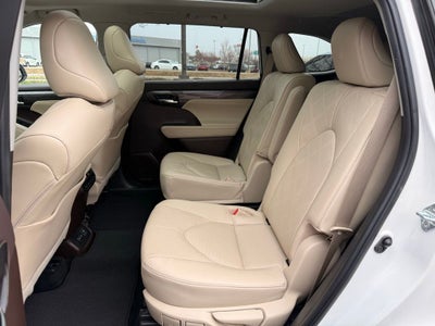 2022 Toyota Highlander Platinum