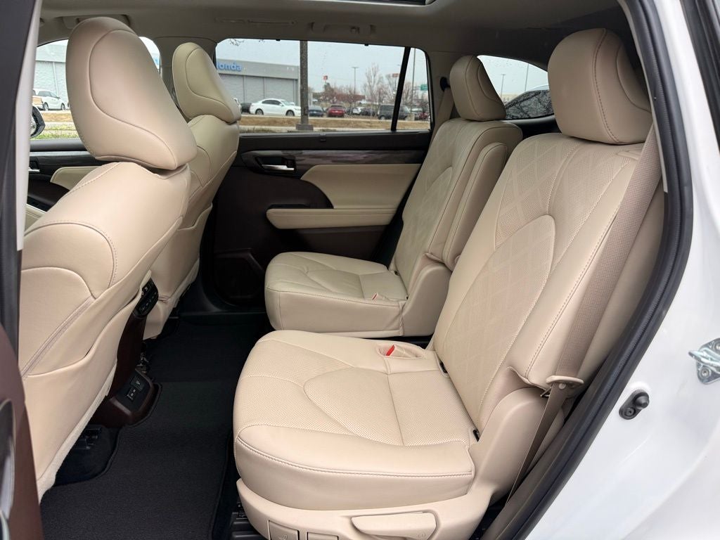2022 Toyota Highlander Platinum