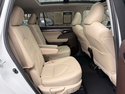 2022 Toyota Highlander Platinum