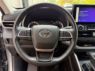 2025 Toyota Highlander XLE - AWD / SUNROOF / CLEAN CARFAX