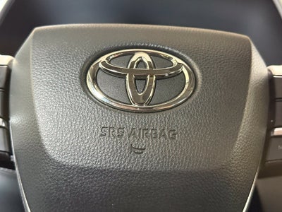 2025 Toyota Highlander XLE - AWD / SUNROOF / CLEAN CARFAX
