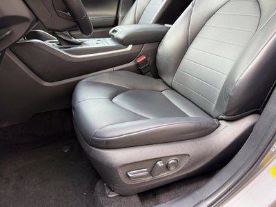 2025 Toyota Highlander XLE - AWD / SUNROOF / CLEAN CARFAX