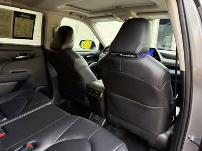 2025 Toyota Highlander XLE - AWD / SUNROOF / CLEAN CARFAX