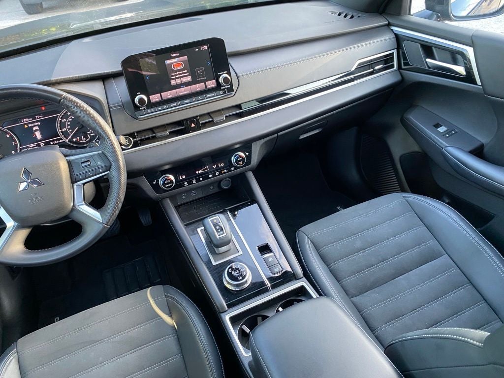 2022 Mitsubishi Outlander SE LOW MILES